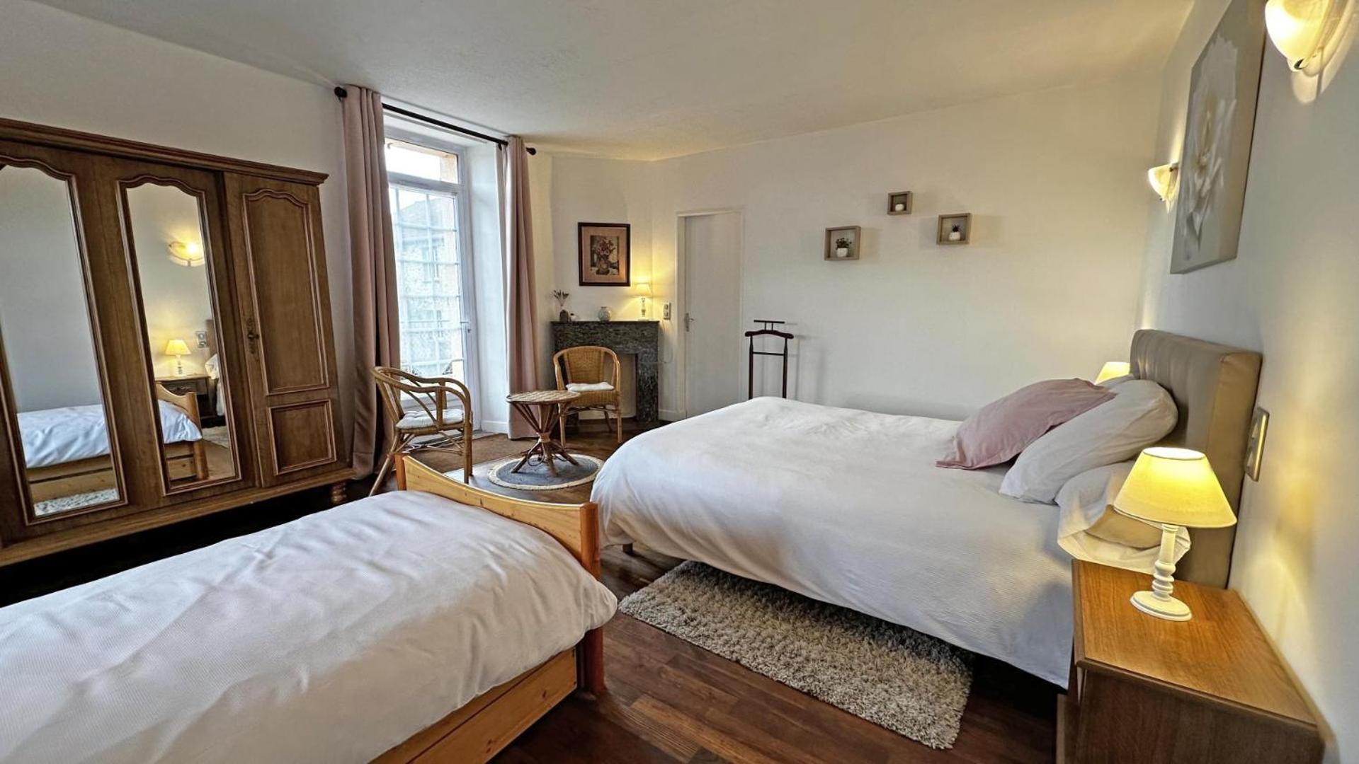 Chez Doussaud Bed & Breakfast Bessines-sur-Gartempe Exterior photo